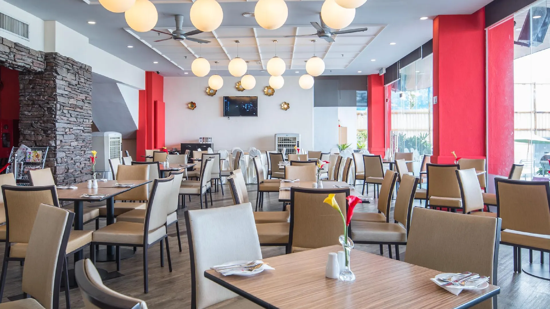 Hotel Sentral Seaview @ ​Beachfront Tanjung Bungah