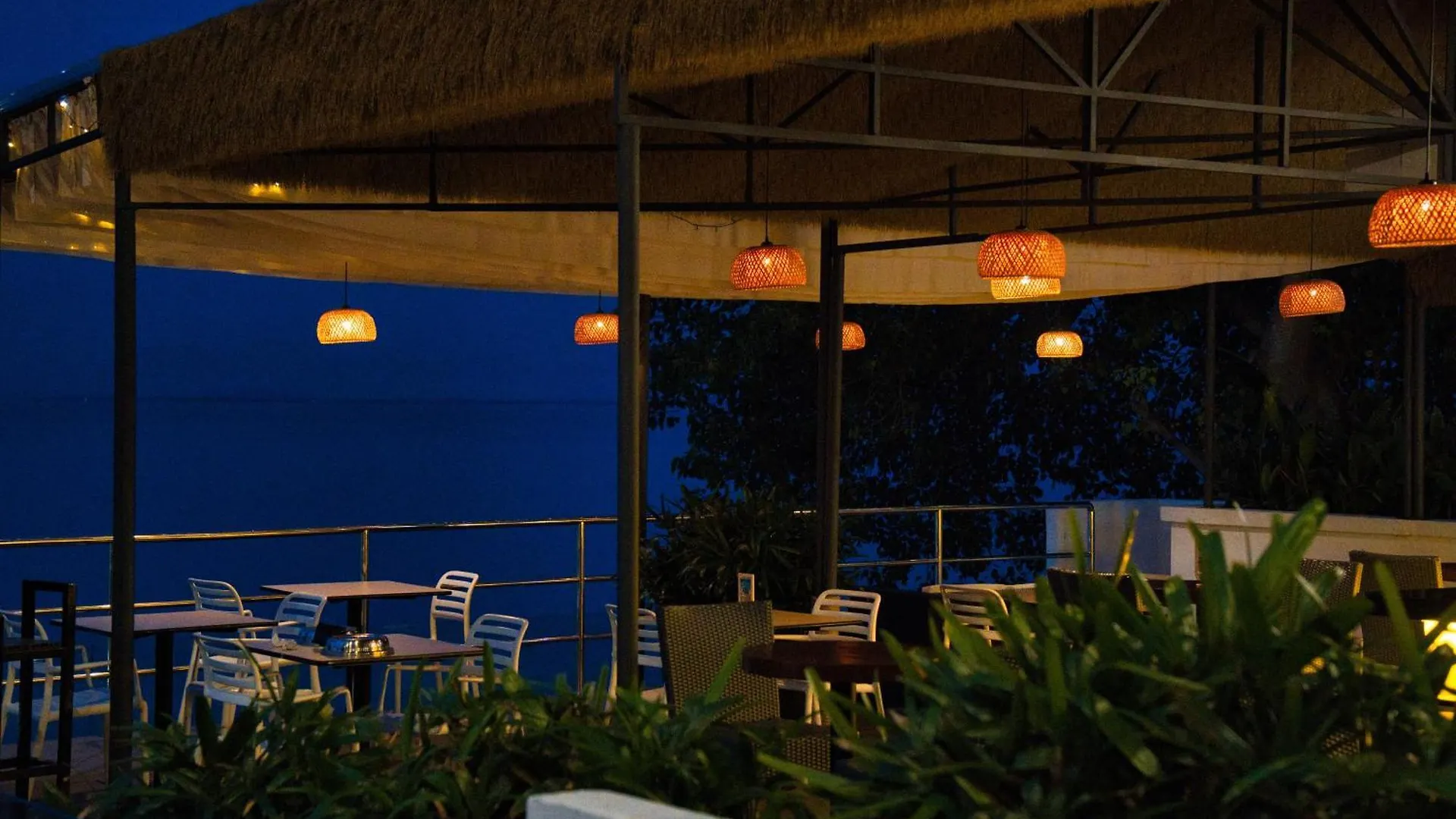 Hotel Sentral Seaview @ ​Beachfront Tanjung Bungah  Malaysia