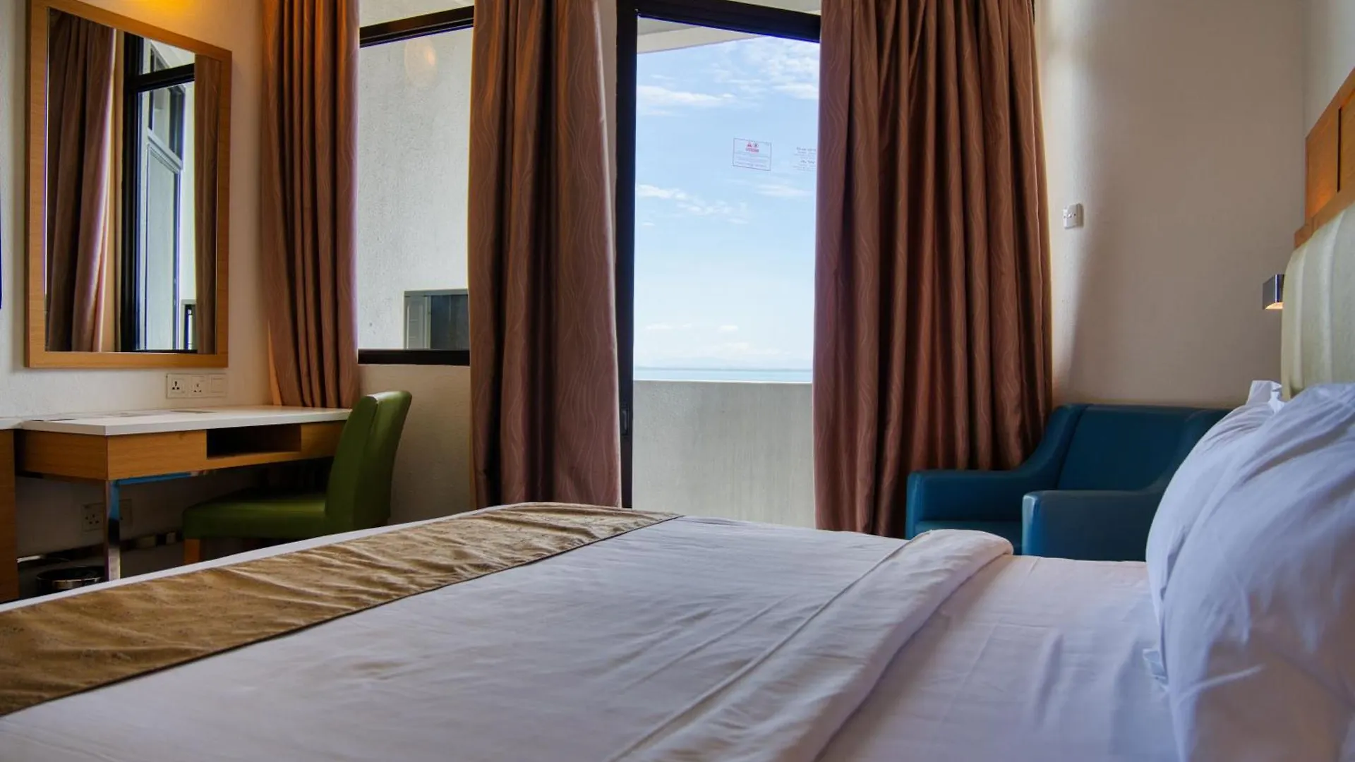 Hotel Sentral Seaview @ ​Beachfront Tanjung Bungah