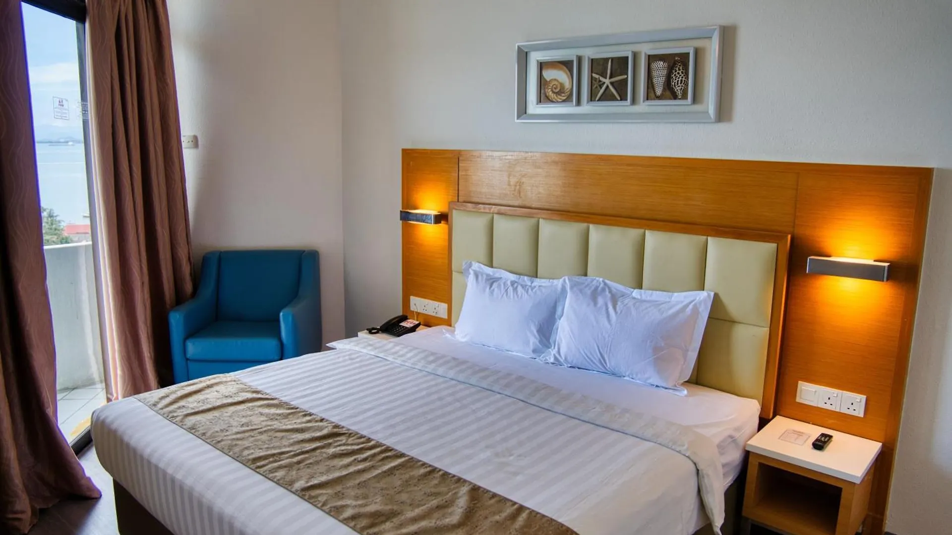 Hotel Sentral Seaview @ ​Beachfront Tanjung Bungah