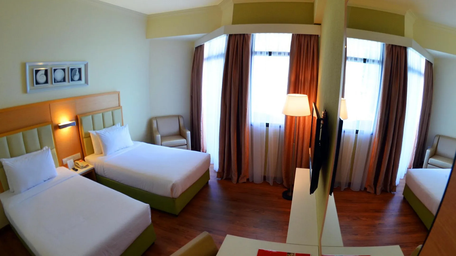 Hotel Sentral Seaview @ ​Beachfront Tanjung Bungah