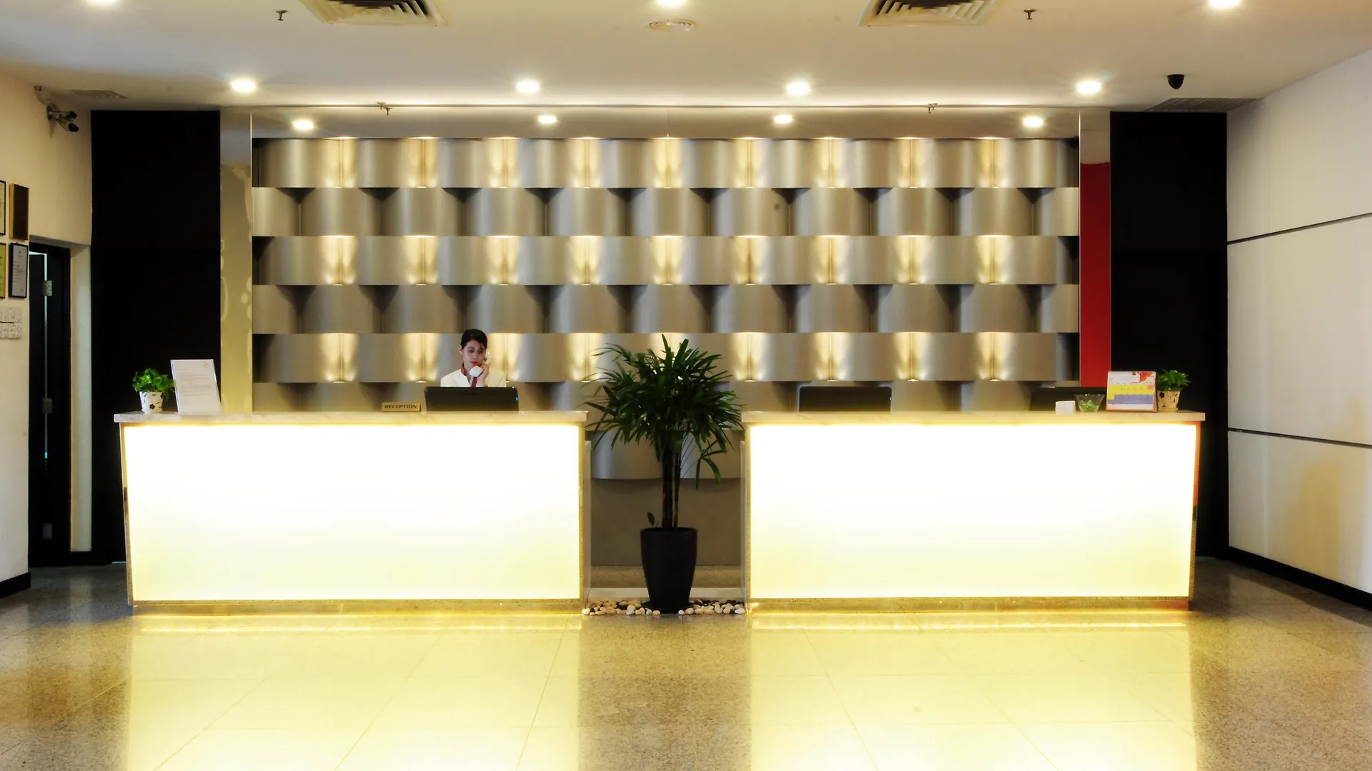 Hotel Sentral Seaview @ ​Beachfront Tanjung Bungah