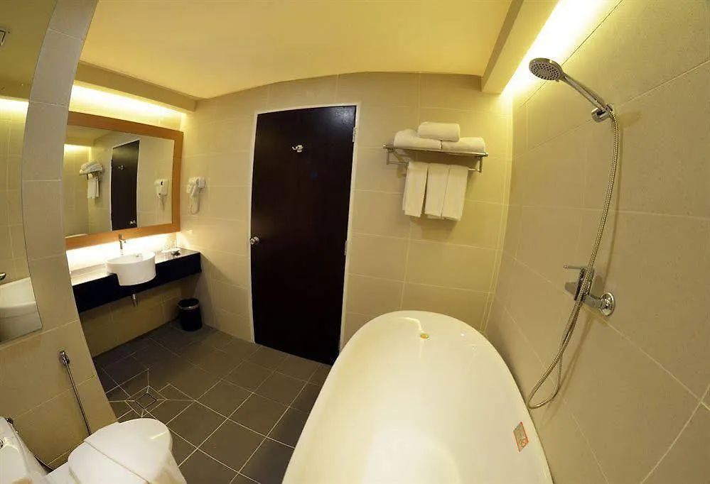 Hotel Sentral Seaview @ ​Beachfront Tanjung Bungah  3*, Tanjung Bungah (Penang)